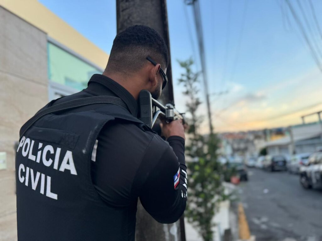 Polícia Civil deflagra Operação Arizona em Feira de Santana e prende contadora por golpe de R$ 1,5 milhão 